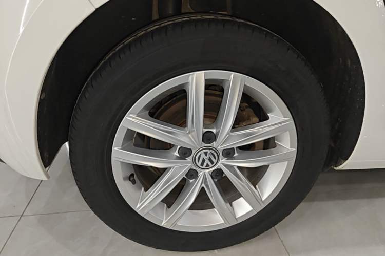 Used Volkswagen Golf 2019 280TSI DSG Comfort Version China V Standard Right Rear Wheel Hub