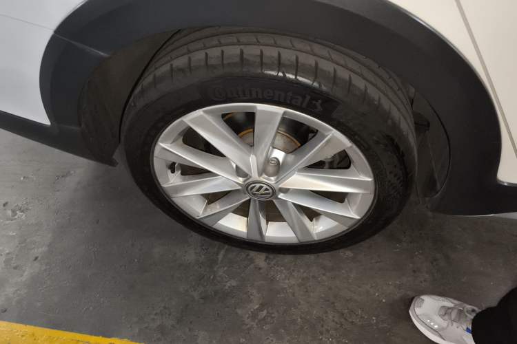 Used Volkswagen Golf 2019 1.8TSI Travel Edition Right Rear Wheel Hub