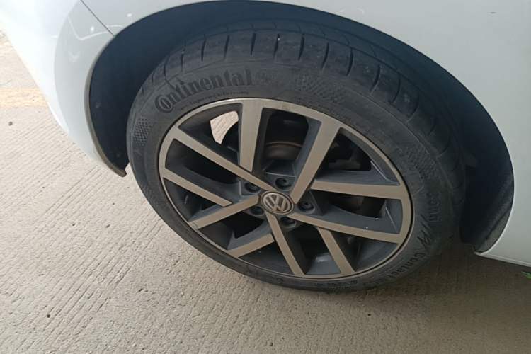 Used Volkswagen Golf 2019 280TSI DSG Luxury Version China VI Standard Right Rear Wheel Hub