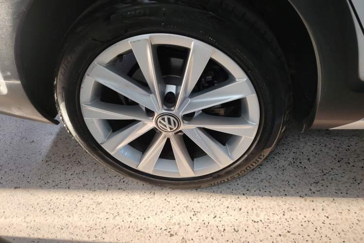 Used Volkswagen Golf 2019 1.8TSI Travel Edition Right Rear Wheel Hub