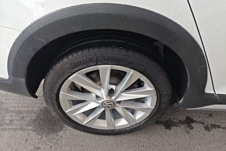 Used Volkswagen Golf 2019 1.8TSI Travel Edition Right Rear Wheel Hub