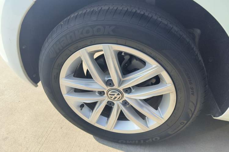 Used Volkswagen Golf 2019 200TSI DSG Comfort & Ambition Edition China VI Standard Right Rear Wheel Hub