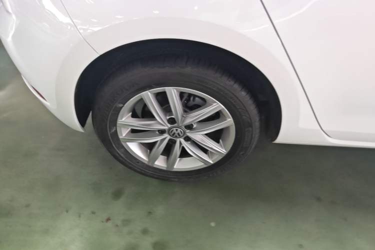 Used Volkswagen Golf 2019 200TSI DSG Comfort & Ambition Edition China VI Standard Right Rear Wheel Hub