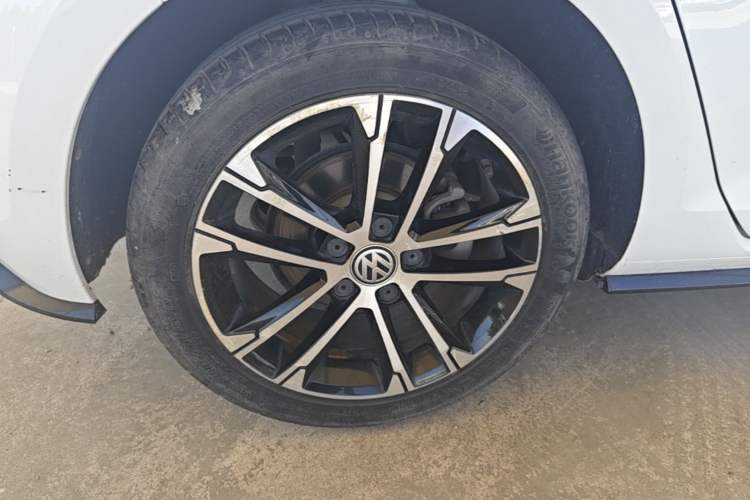 Used Volkswagen Golf 2019 280TSI DSG R-Line Model China V Standard Right Rear Wheel Hub