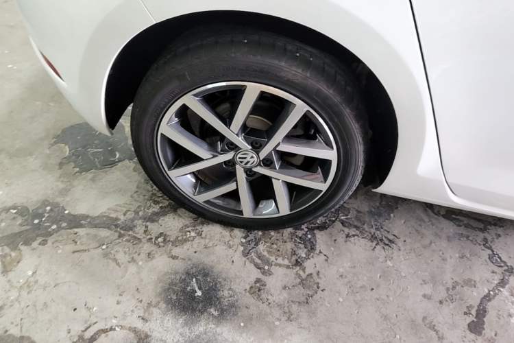 Used Volkswagen Golf 2019 280TSI DSG Luxury Version China VI Standard Right Rear Wheel Hub