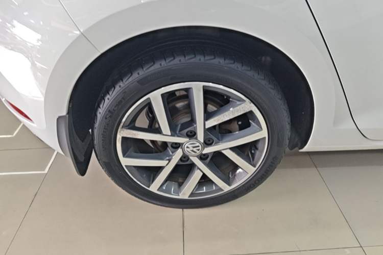 Used Volkswagen Golf 2019 280TSI DSG Luxury Version China VI Standard Right Rear Wheel Hub