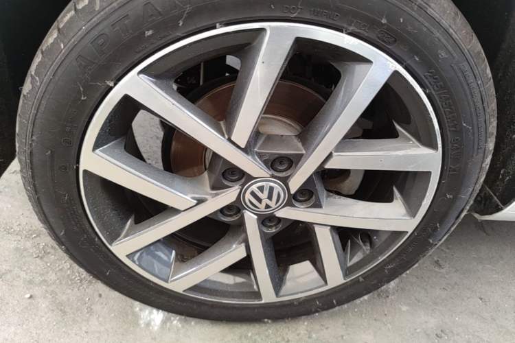 Used Volkswagen Golf 2019 280TSI DSG Comfort Version China VI Standard Right Rear Wheel Hub