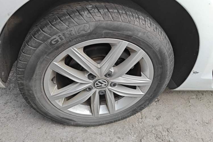Used Volkswagen Golf 2019 200TSI DSG Comfort & Ambition Edition China VI Standard Right Rear Wheel Hub