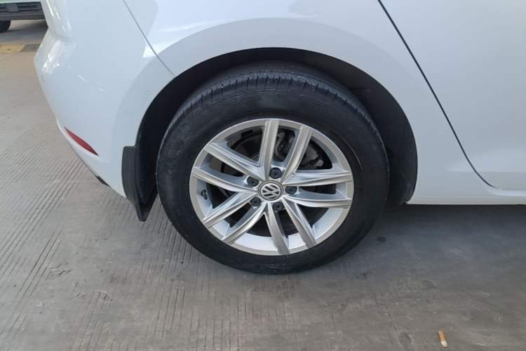 Used Volkswagen Golf 2019 200TSI DSG Comfort & Ambition Edition China VI Standard Right Rear Wheel Hub