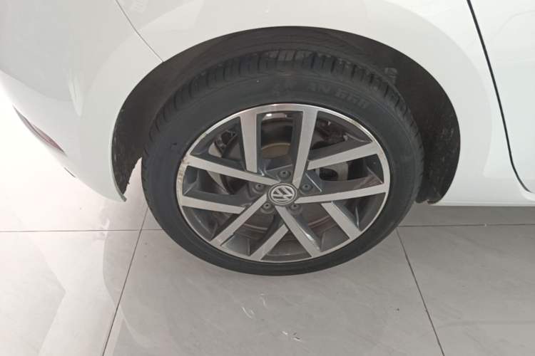 Used Volkswagen Golf 2019 280TSI DSG Luxury Version China VI Standard Right Rear Wheel Hub
