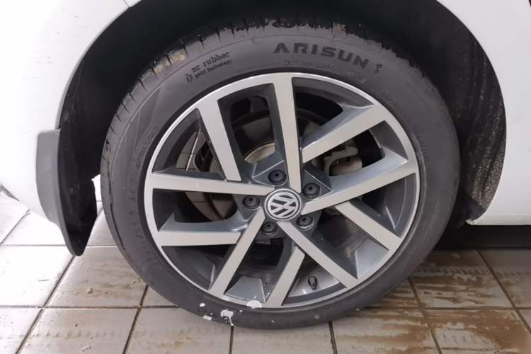 Used Volkswagen Golf 2019 280TSI DSG Luxury Version China V Standard Right Rear Wheel Hub