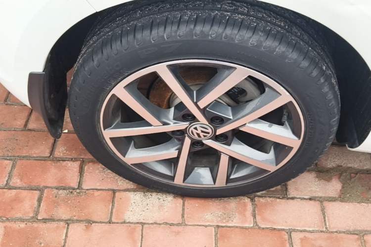 Used Volkswagen Golf 2019 200TSI DSG Comfort & Ambition Edition China VI Standard Right Rear Wheel Hub
