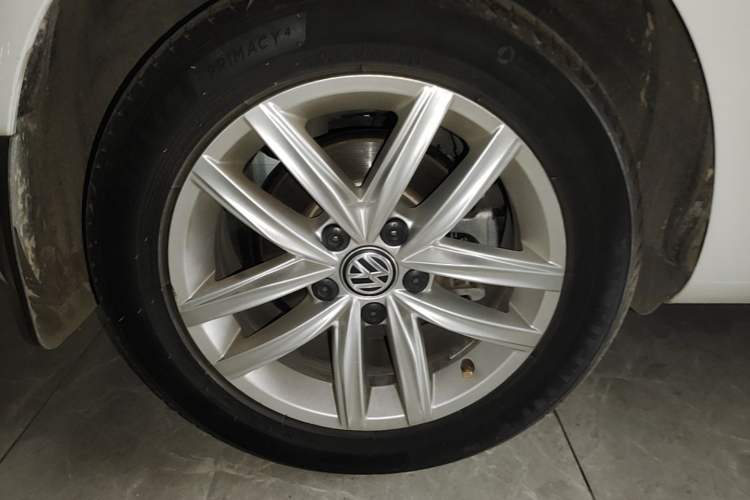Used Volkswagen Golf 2019 280TSI DSG Comfort Version China V Standard Right Rear Wheel Hub