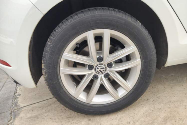 Used Volkswagen Golf 2019 280TSI DSG Comfort Version China VI Standard Right Rear Wheel Hub