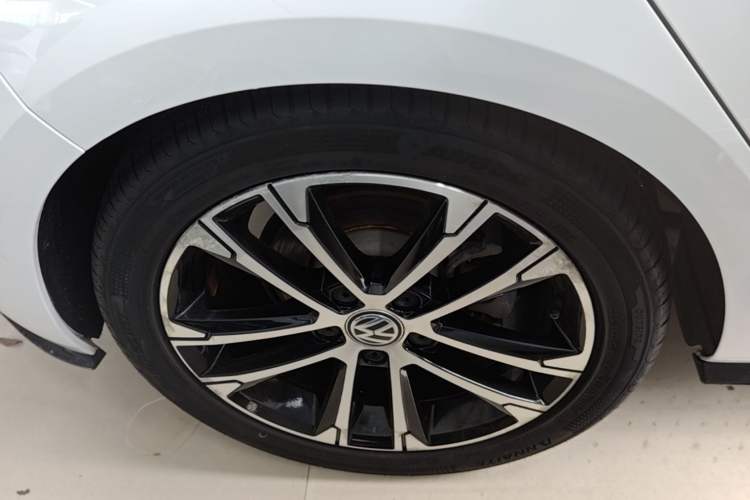 Used Volkswagen Golf 2019 280TSI DSG R-Line Model China V Standard Right Rear Wheel Hub