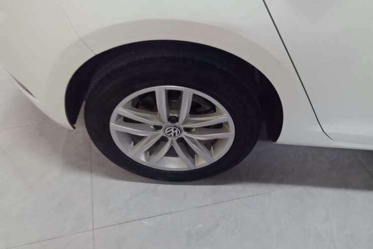 Used Volkswagen Golf 2019 1.6L Automatic Comfort Model China V Standard Right Rear Wheel Hub