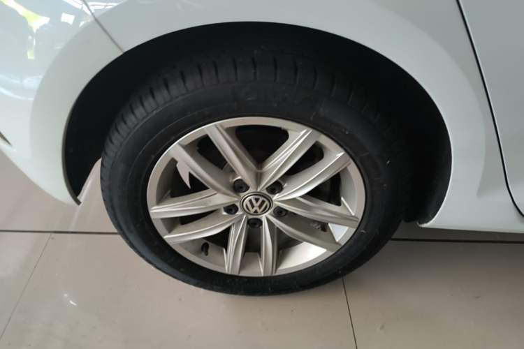 Used Volkswagen Golf 2019 280TSI DSG Comfort Version China VI Standard Right Rear Wheel Hub