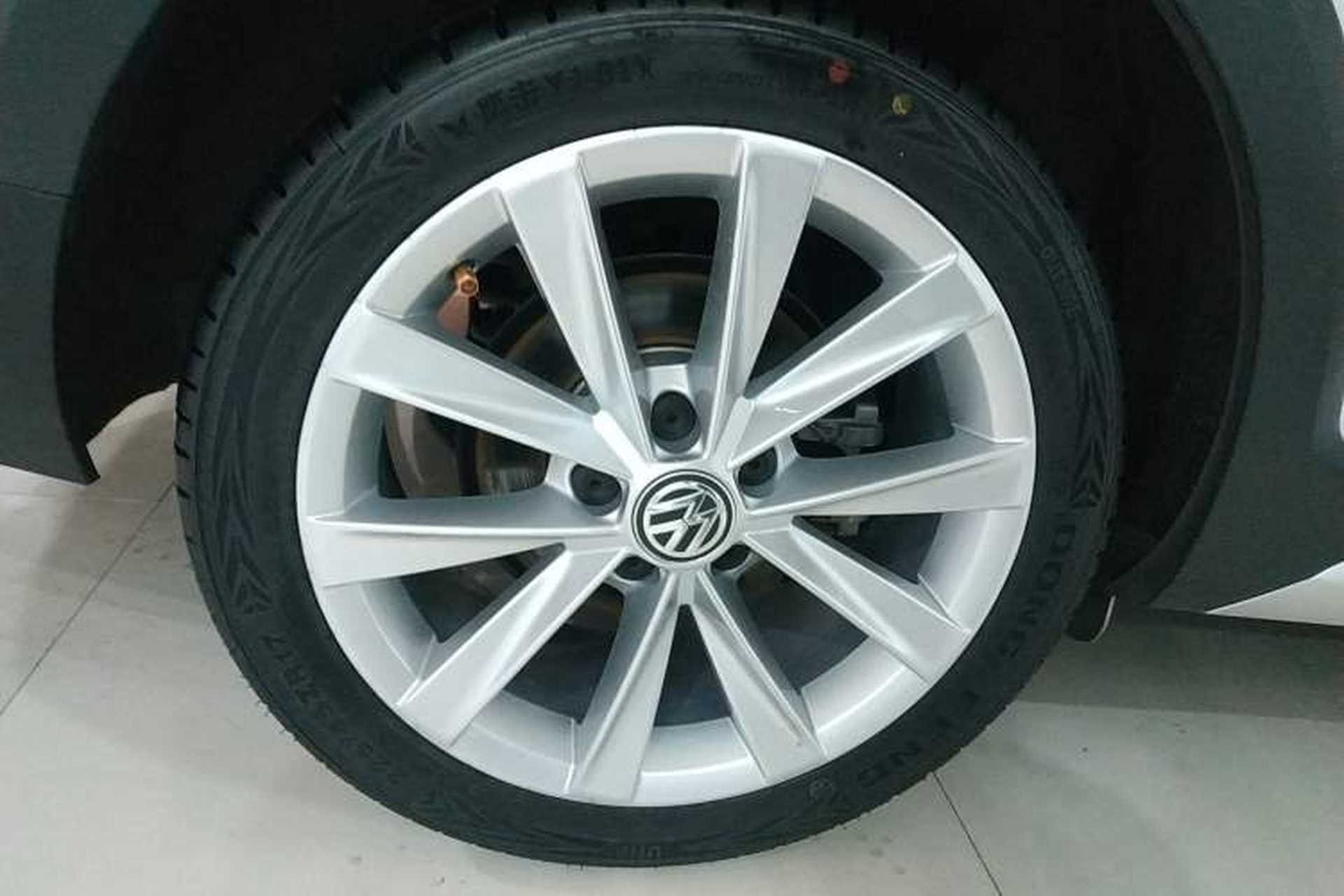 Used Volkswagen Golf 2019 1.8TSI Travel Edition Right Rear Wheel Hub