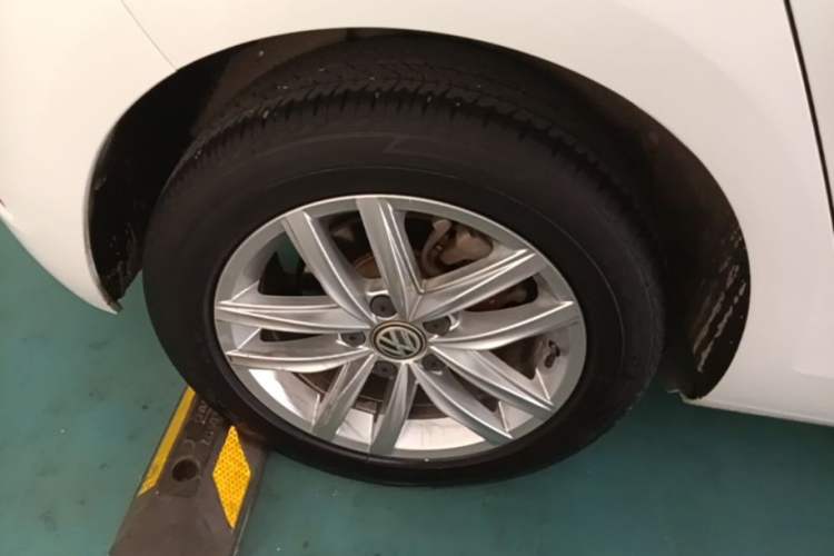 Used Volkswagen Golf 2019 200TSI DSG Comfort & Ambition Edition China VI Standard Right Rear Wheel Hub