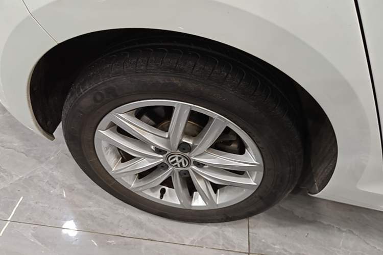 Used Volkswagen Golf 2019 280TSI DSG Comfort Version China VI Standard Right Rear Wheel Hub