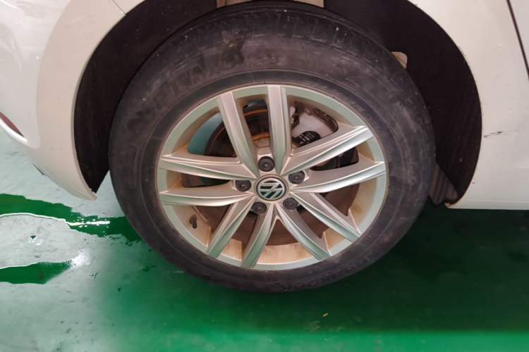 Used Volkswagen Golf 2019 200TSI DSG Comfort & Ambition Edition China VI Standard Right Rear Wheel Hub