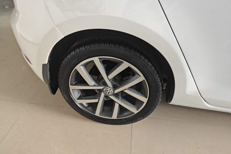 Used Volkswagen Golf 2019 280TSI DSG Luxury Version China VI Standard Right Rear Wheel Hub