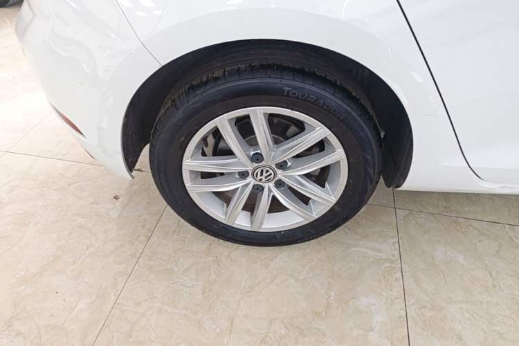 Used Volkswagen Golf 2019 280TSI DSG Comfort Version China VI Standard Right Rear Wheel Hub