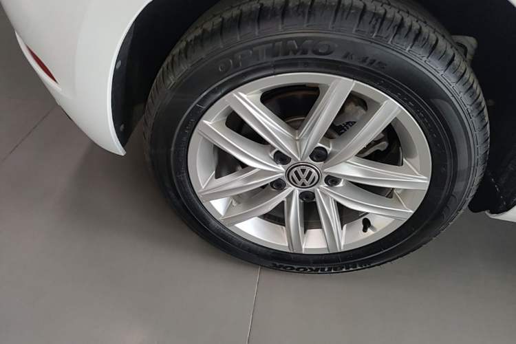 Used Volkswagen Golf 2019 1.6L Automatic Comfort Model China V Standard Right Rear Wheel Hub