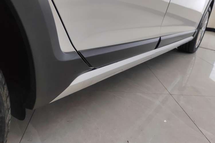 Used Volkswagen Golf 2019 1.8TSI Travel Edition Right Side Sill