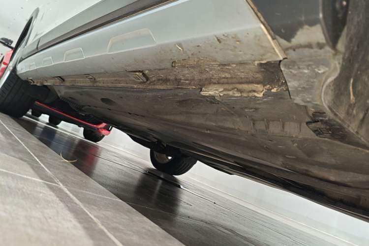 Used Volkswagen Golf 2019 1.8TSI Travel Edition Right Side Sill