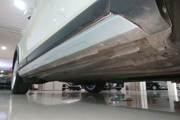 Used Volkswagen Golf 2019 1.8TSI Travel Edition Right Side Sill