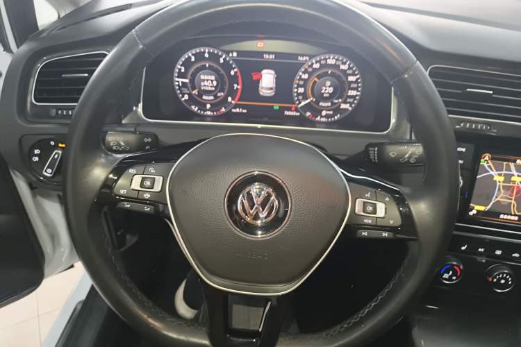 Used Volkswagen Golf 2019 280TSI DSG Luxury Version China VI Standard Steering Wheel