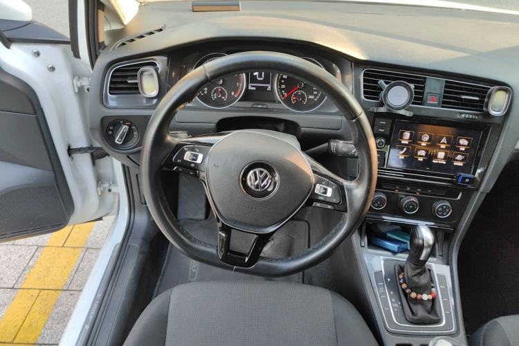 Used Volkswagen Golf 2019 200TSI DSG Comfort & Ambition Edition China VI Standard Steering Wheel