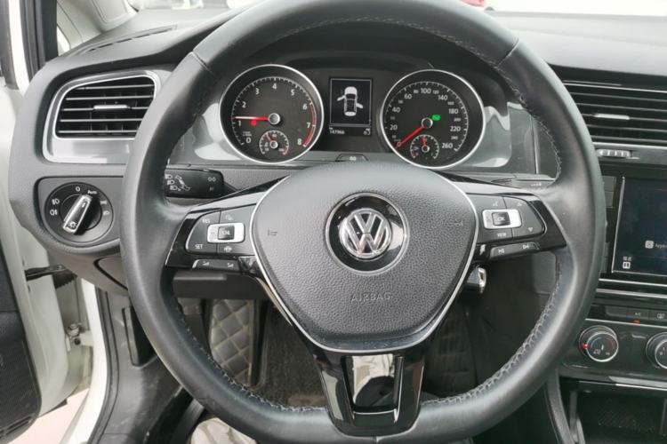 Used Volkswagen Golf 2019 200TSI DSG Comfort & Ambition Edition China VI Standard Steering Wheel
