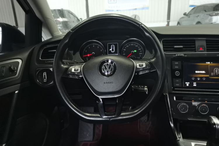 Used Volkswagen Golf 2019 200TSI DSG Comfort & Ambition Edition China VI Standard Steering Wheel
