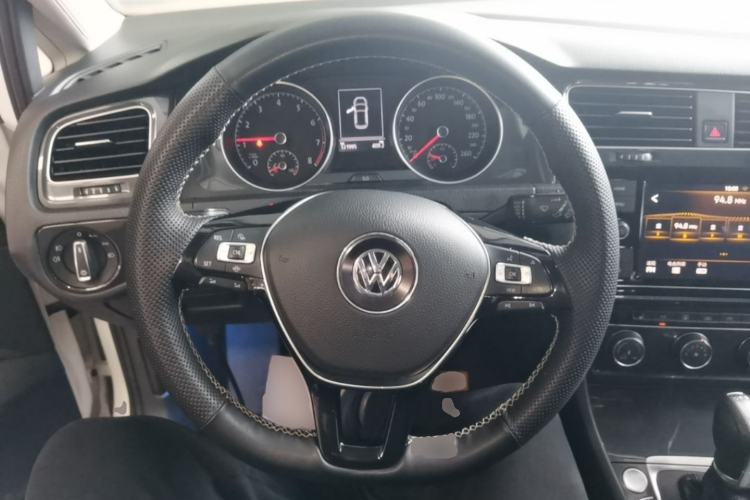 Used Volkswagen Golf 2019 280TSI DSG Luxury Version China VI Standard Steering Wheel