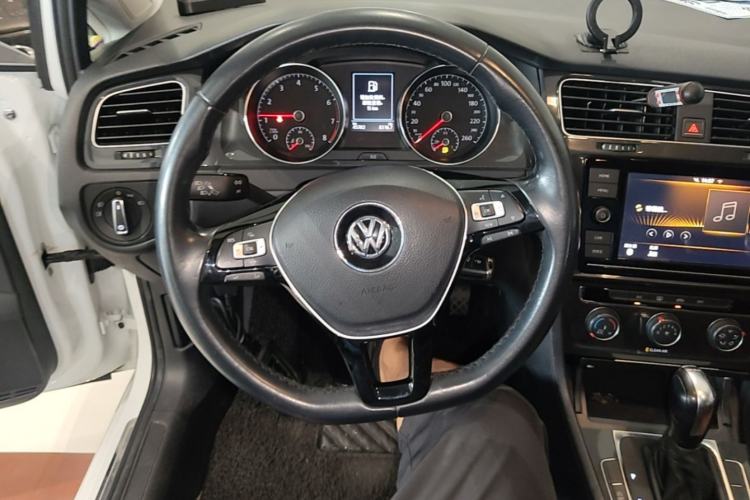 Used Volkswagen Golf 2019 200TSI DSG Comfort & Ambition Edition China VI Standard Steering Wheel