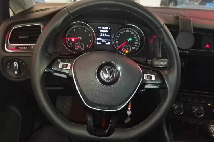 Used Volkswagen Golf 2019 280TSI DSG Comfort Version China VI Standard Steering Wheel