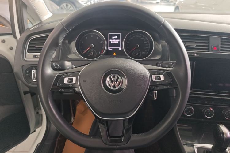 Used Volkswagen Golf 2019 200TSI DSG Comfort & Ambition Edition China VI Standard Steering Wheel