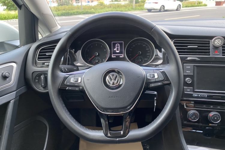 Used Volkswagen Golf 2019 1.6L Manual Fashion Edition China V Standard Steering Wheel