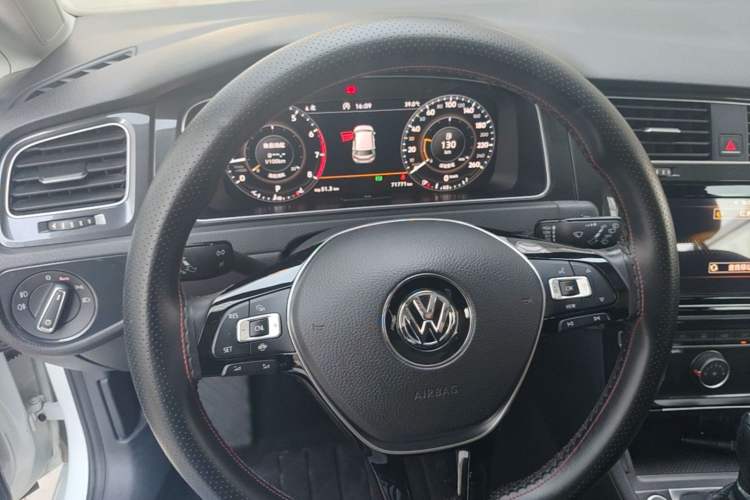 Used Volkswagen Golf 2019 280TSI DSG Luxury Version China VI Standard Steering Wheel