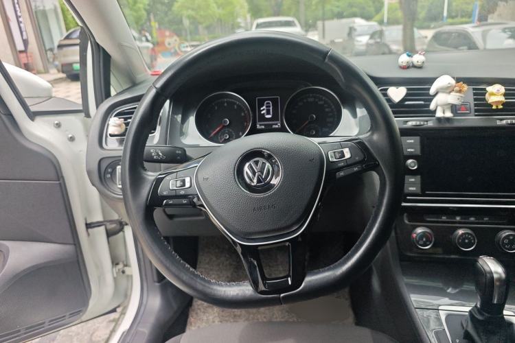 Used Volkswagen Golf 2019 200TSI DSG Comfort & Ambition Edition China VI Standard Steering Wheel