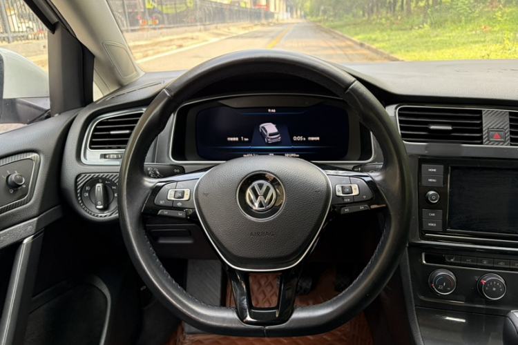 Used Volkswagen Golf 2019 280TSI DSG Luxury Version China VI Standard Steering Wheel