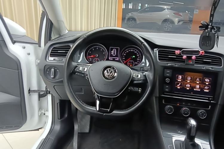 Used Volkswagen Golf 2019 1.6L Automatic Comfort Model China V Standard Steering Wheel