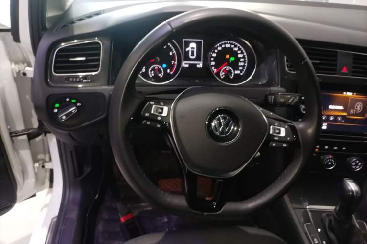 Used Volkswagen Golf 2019 280TSI DSG Comfort Version China VI Standard Steering Wheel