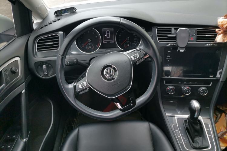 Used Volkswagen Golf 2019 200TSI DSG Comfort & Ambition Edition China VI Standard Steering Wheel