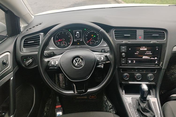 Used Volkswagen Golf 2019 200TSI DSG Comfort & Ambition Edition China VI Standard Steering Wheel