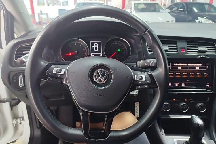 Used Volkswagen Golf 2019 200TSI DSG Comfort & Ambition Edition China VI Standard Steering Wheel