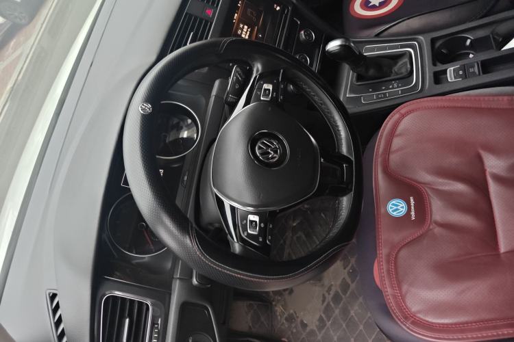 Used Volkswagen Golf 2019 200TSI DSG Comfort & Ambition Edition China VI Standard Steering Wheel