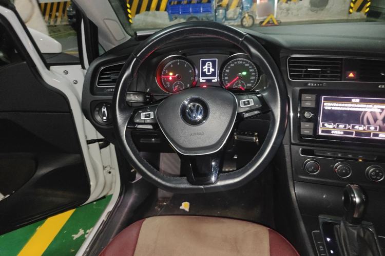 Used Volkswagen Golf 2019 200TSI DSG Comfort & Ambition Edition China VI Standard Steering Wheel